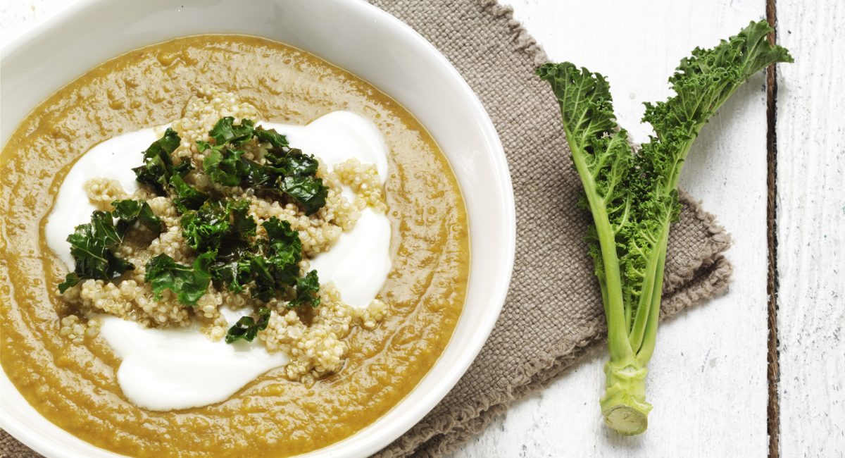 Creme de cenouras com Quinoa Real, kale e lentilhas